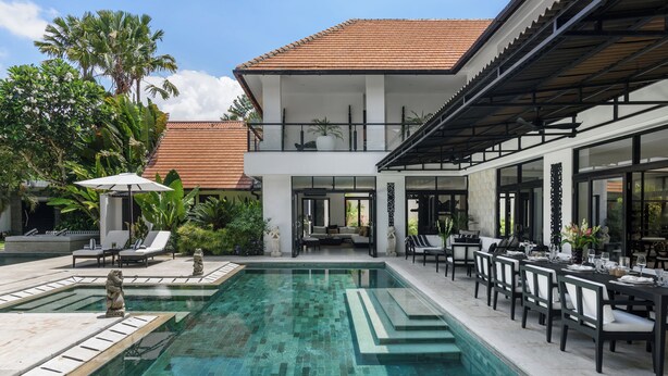 A pool area with a clear pool, lounge chairs, and a covered seating area. - Luxevacay Anaya Manis Villa lvid3 (Badung)