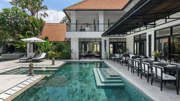 Een verwarmd zwembad