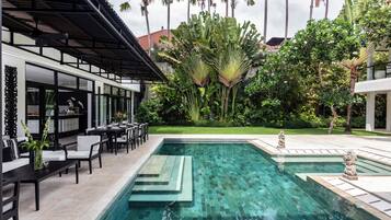 Een verwarmd zwembad