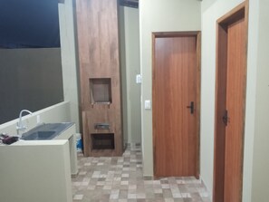 Shower - Beautiful and cozy 4 bedroom house with pool in front of the Serrambi natural pools (Enseadinha Ipojuca)