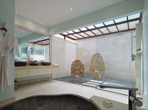Dusche, Bidet, Handtücher