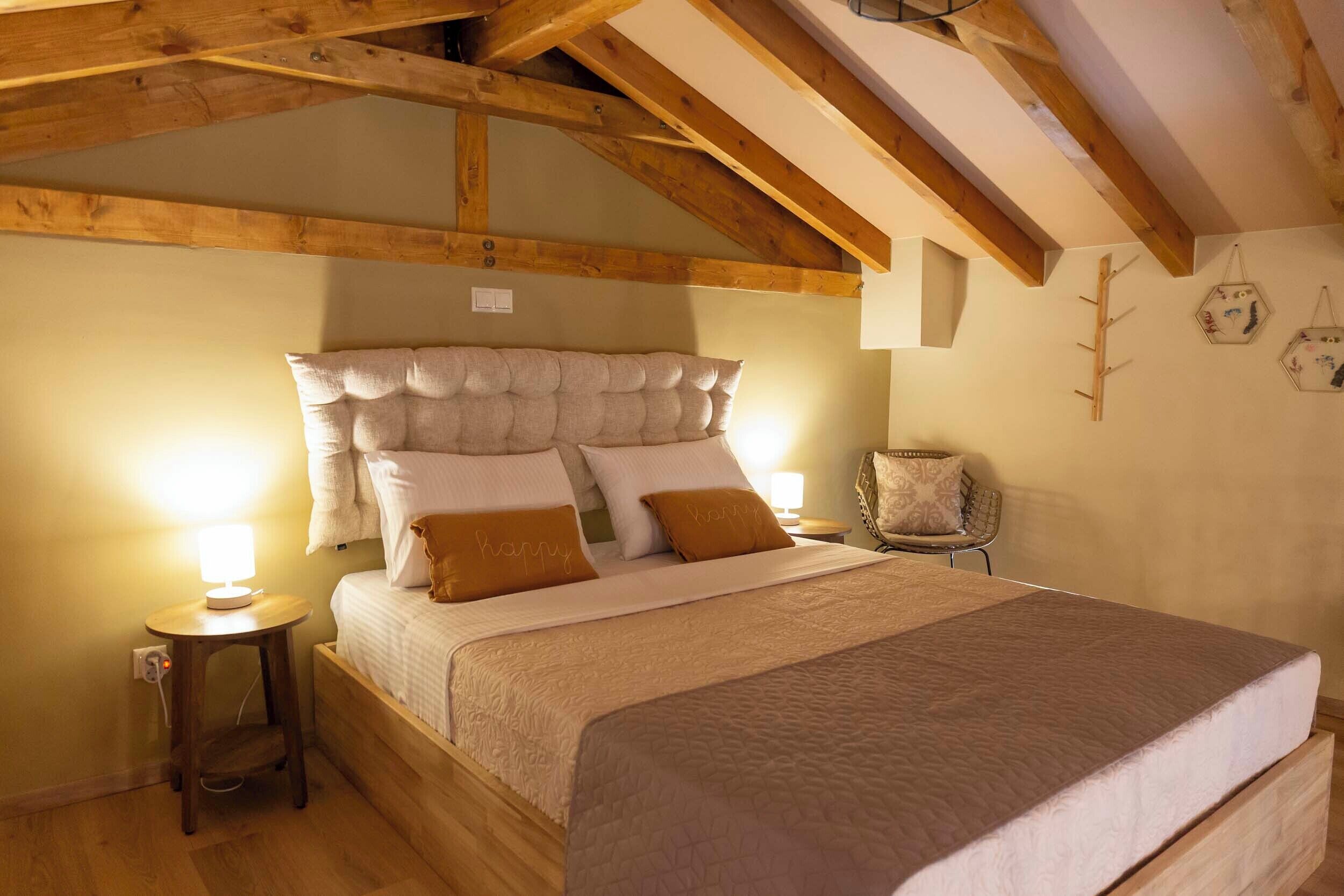 Deluxe Suite | Egyptian cotton sheets, premium bedding, individually decorated