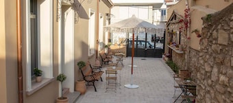 Strofilia Guest House
