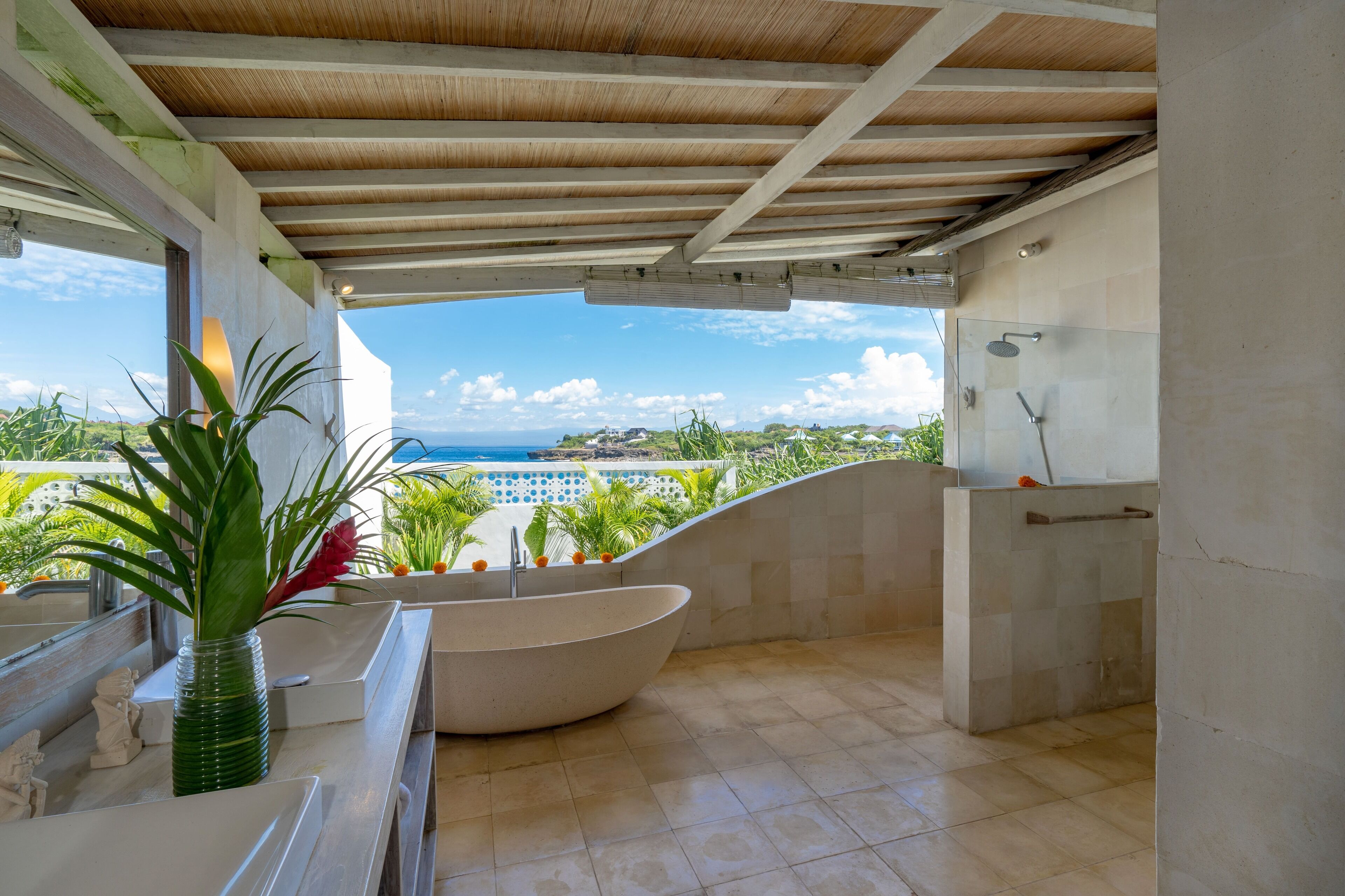 Shower, bidet, towels