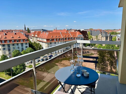 8th floor apartment with 2 balconies