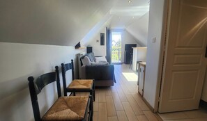 TV - Studio with garden and terrace (Blonville-sur-Mer)