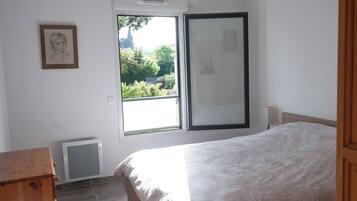 2 slaapkamers, een strijkplank/strijkijzer, wifi, beddengoed