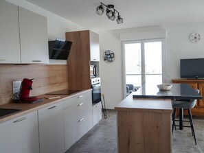 Kühlschrank, Mikrowelle, Ofen, Geschirrspüler