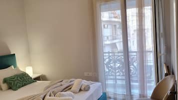 Apartemen Keluarga, balkon, pemandangan kota | 2 kamar tidur, setrika/meja setrika, dan Wi-Fi gratis