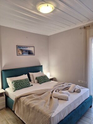 Departamento familiar, balcón, vista a la ciudad | 2 habitaciones, tabla de planchar con plancha y wifi gratis 