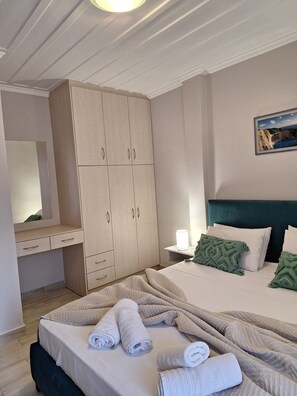 Departamento familiar, balcón, vista a la ciudad | 2 habitaciones, tabla de planchar con plancha y wifi gratis 