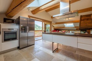 K ühlschrank, Mikrowelle, Ofen, Geschirrspüler