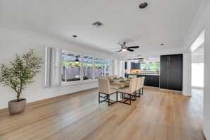 Dining - POOL & BBQ with the family (Biscayne Park)