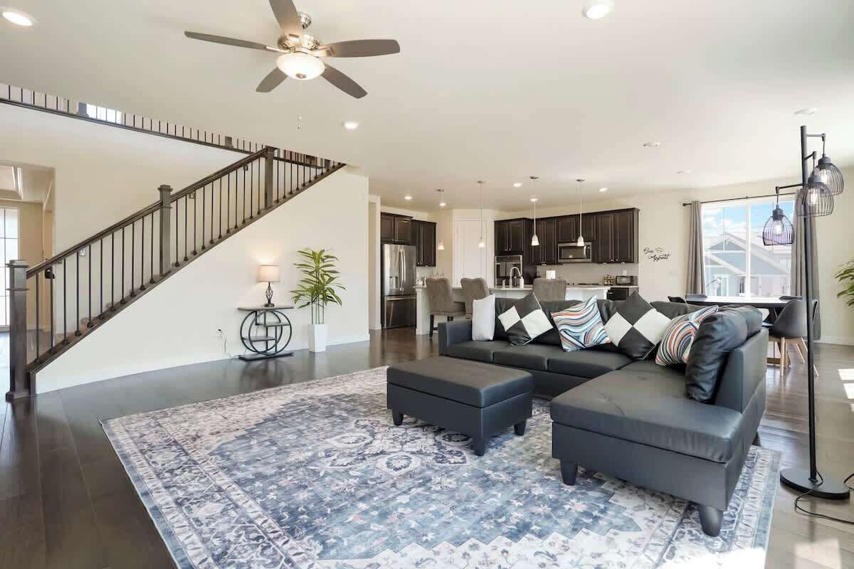 TV, lareira, escritórios