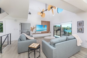 TV - Luxury Oasis, Pool, Tiki, Dock, Near Beach (Marathon)