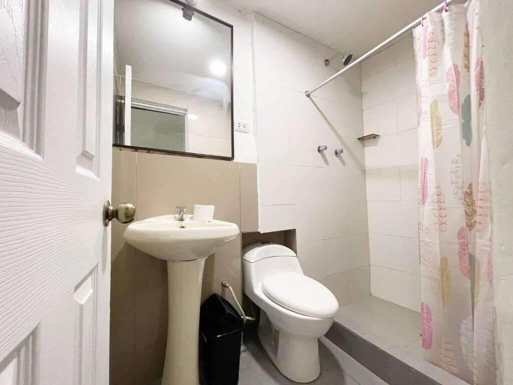 Dusche, Handtücher, Seife, Toilettenpapier