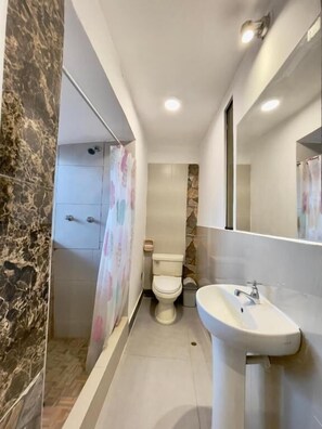 Bathroom - Casa Justina (Cusco)