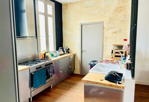 Micro-ondes, four, plaque de cuisson, lave-vaisselle
