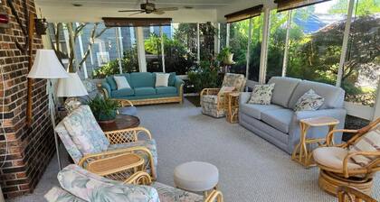 Big Porch, Short Walk to Rehoboth Beach & Boardwalk, Sleeps 10, Lots to Offer!