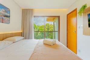 Ferros/tábuas de passar roupa, acesso à internet, roupa de cama