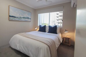 3 slaapkamers, een strijkplank/strijkijzer, internet, beddengoed