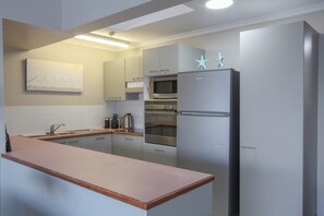 Refrigerador, microondas, horno y lavavajillas