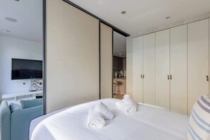 Ferros/tábuas de passar roupa, acesso à internet, roupa de cama