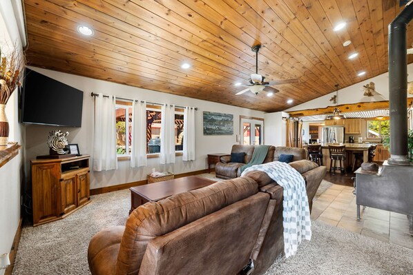 3 bedrooms - Zebra Rustic Retreat 3BR Home on Zebra Ranch (Prescott)