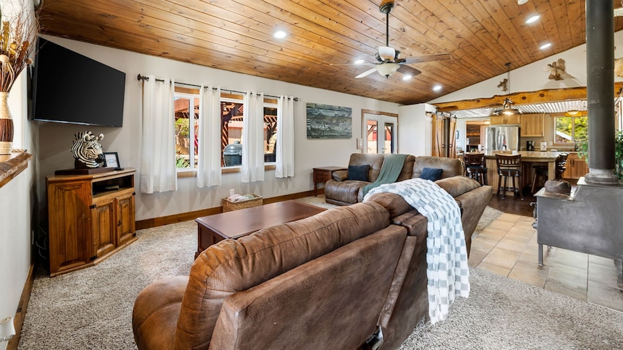 Zebra Rustic Retreat 3BR Home on Zebra Ranch