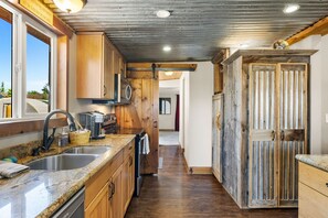 3 bedrooms - Zebra Rustic Retreat 3BR Home on Zebra Ranch (Prescott)