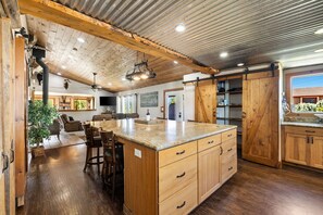 House | 3 bedrooms - Zebra Rustic Retreat 3BR Home on Zebra Ranch (Prescott)