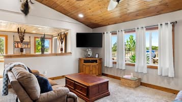 ํ์ฐ์ค | 3 ๊ฐ์ ์นจ์ค