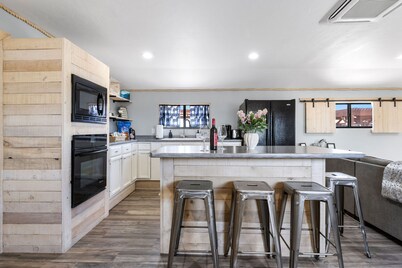 Zebra Refuge Cottage-wild Unique Prescott Stay