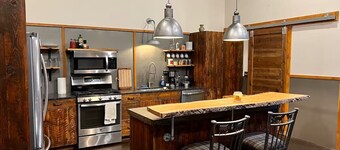 Quiet getaway with land for kids and pets to roam!