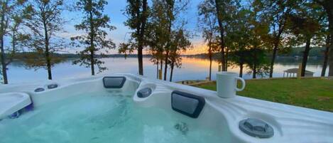 Outdoor spa tub
