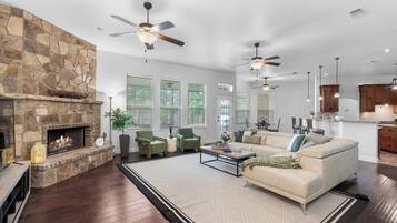 Smart TV, tavolo da ping pong, impianto stereo