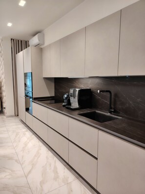 Fridge, microwave, oven, stovetop