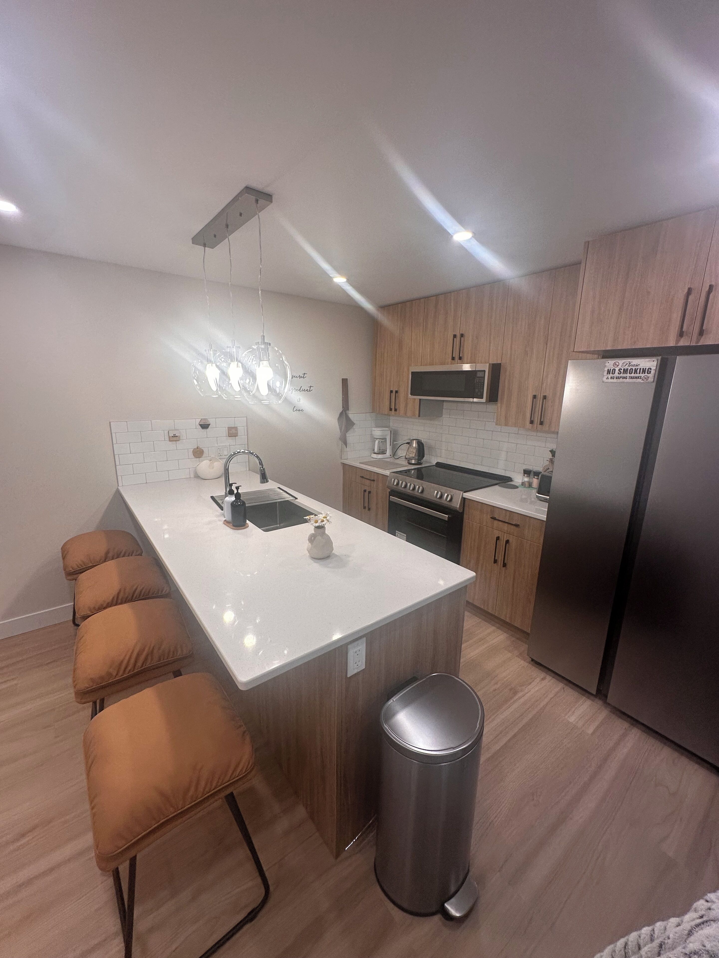 Kjøleskap, mikrobølgeovn, ovn og kokeplater