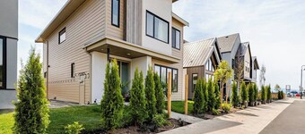 Victoria's  Oceanside Family Retreat 2br new 
bsmt, 15 walking min to the beach