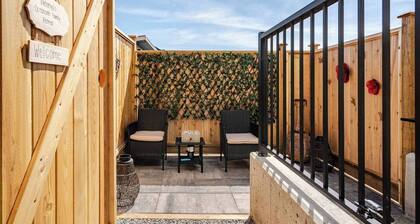 Victoria's Oceanside Family Retreat 2br new
bsmt, 15 walking min to the beach