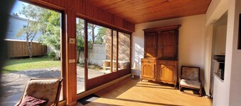 House with garden in the center of Royan. Beaches within 3 minutes' walk