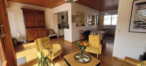 Living area - House with garden in the center of Royan. Beaches within 3 minutes' walk (Royan)