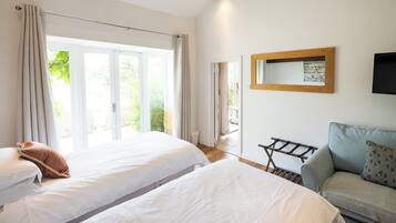 Cottage | 2 bedrooms, iron/ironing board, free WiFi, bed sheets