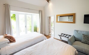 Cottage | 2 bedrooms, iron/ironing board, free WiFi, bed sheets