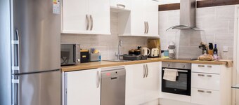 Deer Cottage at Rowden Manor - Sleeps 5 & Parking