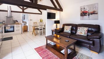 Cottage | Living area | TV