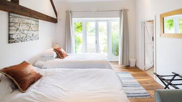 Cottage | 2 bedrooms, iron/ironing board, free WiFi, bed sheets