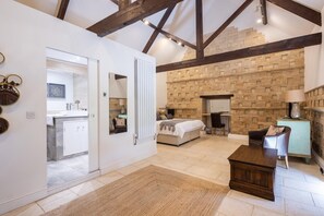 3 bedrooms, WiFi (free), bed sheets - The Dovecote 3-bed Cottage, Rowden Manor (Chippenham)