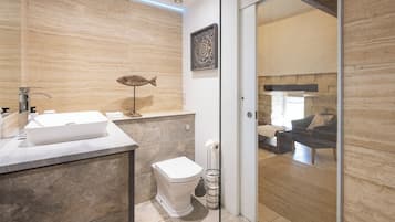 Cottage | Bathroom | Shower, towels