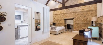The Dovecote, Rowden Manor- Sleeps 6 & Parking
